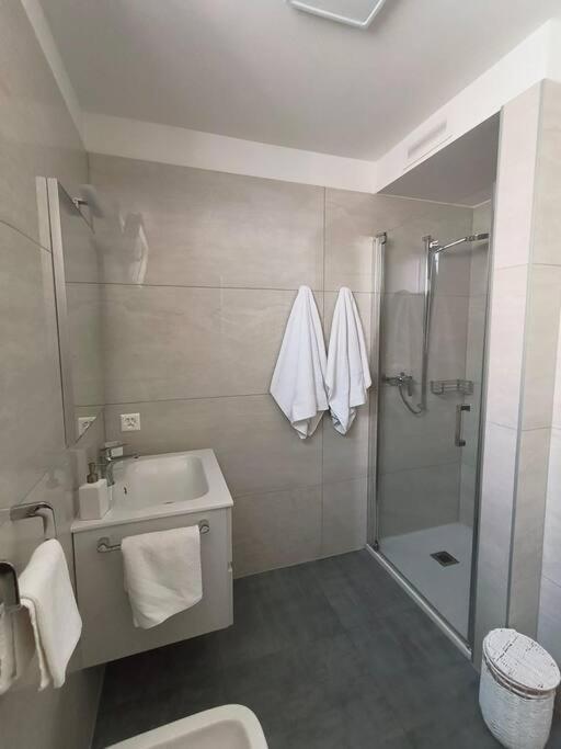 Design Apartment Melano Lake Luaran gambar